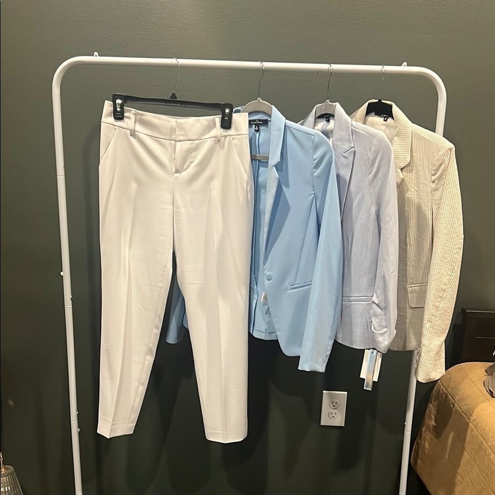 Alice + Olivia White Ankle Cropped Pants